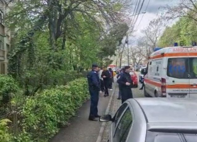 ACUM! O femeie a MURIT după ce a căzut de la etajul 3 al unui bloc din Pitești