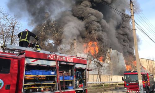 ACUM! Incendiu PUTERNIC în Argeș