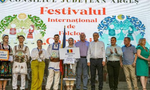 Trofeul Carpați oferit ansamblurilor la Mioveni