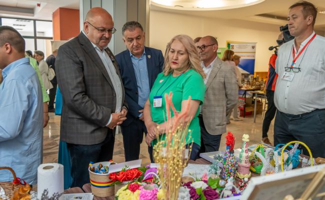 Ion Mînzînă și Cristian Gentea, la Târgul Serviciilor Sociale din Argeș