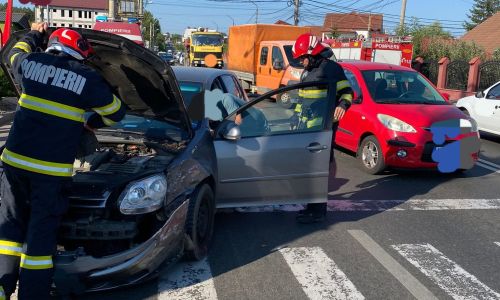 ACUM! Accident GRAV în Argeș! O mașină s-a RĂSTURNAT