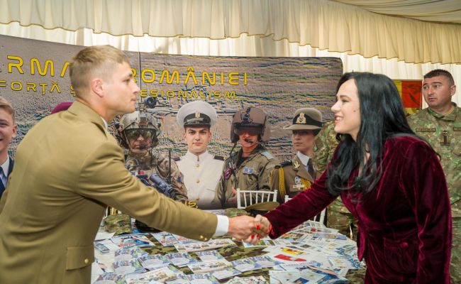 Ministrul Simona Bucura-Oprescu, președintele CJ Argeș Ion Mînzînă și primarul Cristian Gentea s-au întâlnit cu angajatorii și candidații de la Bursa Locurilor de Muncă de la Pitești! Argeșul se dezvoltă prin investiții majore care aduc locuri de muncă pl