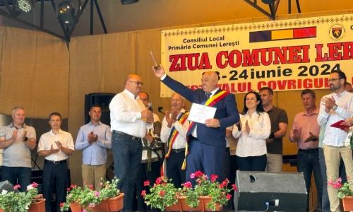 Ministrul Simona Bucura-Oprescu și președintele CJ Argeș Ion Mînzînă, alături de primarul Marian Toader și de lereșteni în zi de mare sărbătoare