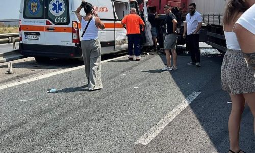 ACUM! Accident GRAV pe A1! Ambulanță lovită de un TIR