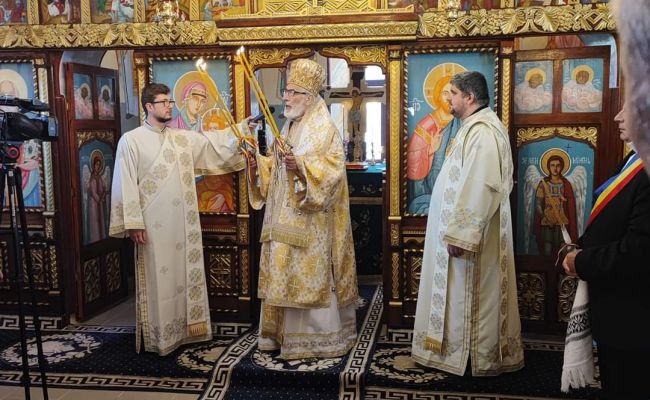 Momente emoționante în comuna Bogați! A fost sfințită biserica din satul Godinaci