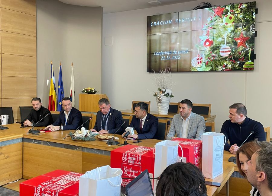 Gentea: 'Am semnat în această dimineaţă 8 contracte în valoare de 14,5 milioane de euro'