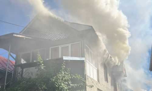 ACUM! INCENDIU la o VILĂ din Argeș