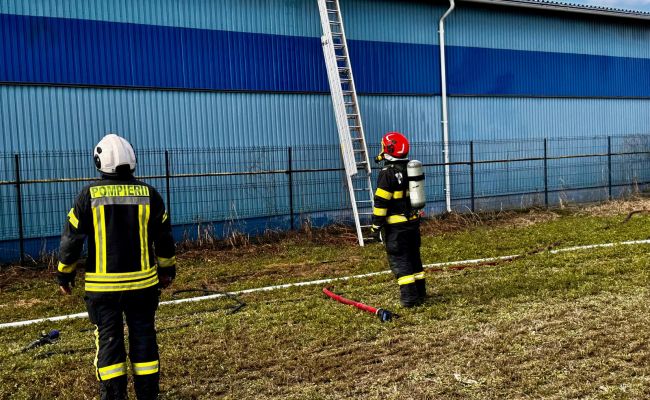 ACUM! ARDE o HALĂ de producție din Argeș!
