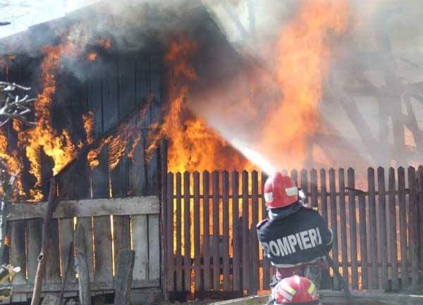 ACUM! Incendiu PUTERNIC în Argeș