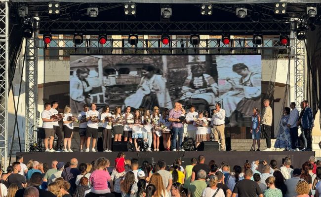Moment de sărbătoare pentru 19 tineri din Mioveni ajunși la majorat