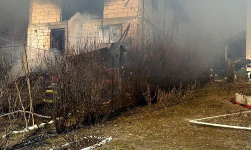 ACUM! Incendiu la o casă din Argeș!