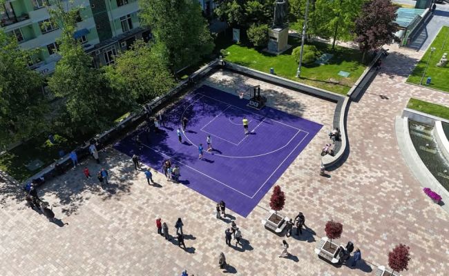 Un teren de baschet a fost inaugurat în centrul municipiului Pitești!