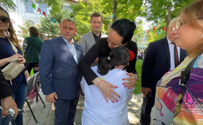 Ministrul Simona Bucura-Oprescu: "Copilăria este mâna întinsă de Dumnezeu către Pământ"
