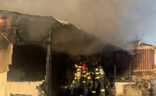 ACUM! INCENDIU la o FABRICĂ din Argeș!
