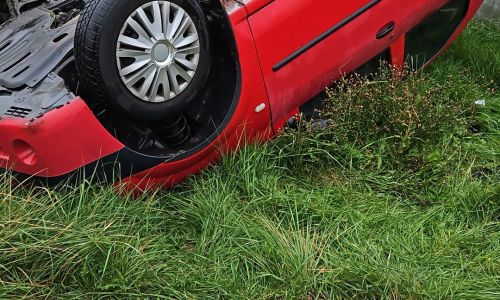 ACUM! Accident GRAV în Argeș! O mașină s-a RĂSTURNAT