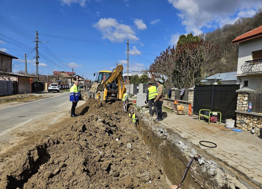 În oraşul Ştefăneşti se lucrează la modernizarea drumurilor