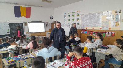 Primarul comunei Bradu, mesagerul lui Moș Crăciun pentru copiii din localitate