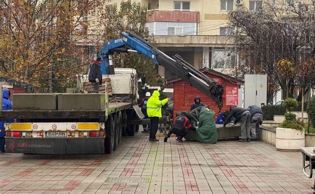 La Mioveni se fac ultimele pregătiri pentru aprinderea iluminatului festiv!