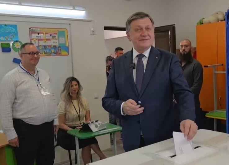 Crin Antonescu: "Am votat pentru o Românie unită și demnă"