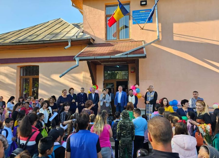 Clipe de bucurie la începerea noului an școlar la Ștefănești