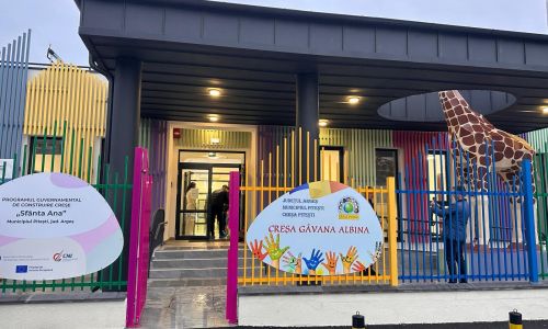 Creșa „Albina” din Pitești își primește, de astăzi, primii beneficiari.