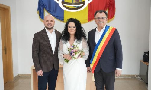 Moment special pentru primarul Aurel Costache! A oficiat prima cununie civilă!