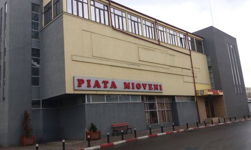 Piața 'Dacia' din Mioveni, program special de Crăciun