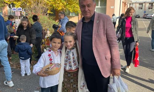Primarul Gentea, în mijlocul elevilor din Piteşti!