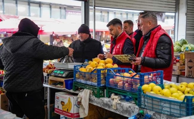 Echipa de parlamentari PSD Argeș, în piețele din Pitești! Proiecte concrete pentru susținerea producătorilor locali din județ