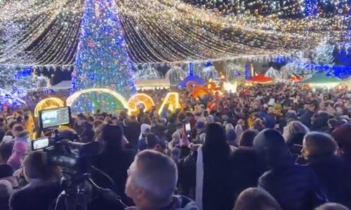 La Mioveni a fost aprins iluminatul festiv!