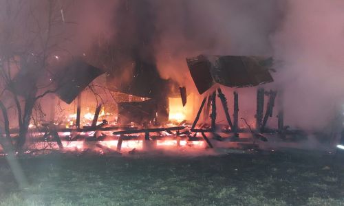 Azi-noapte, INCENDIU puternic în Argeș