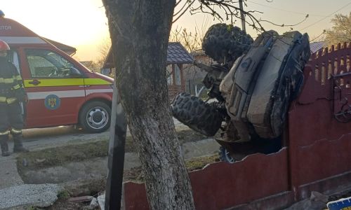 Accident GRAV în Argeș! A intrat cu ATV-ul într-un gard!