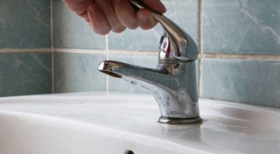 Se sistează furnizarea apei potabile în zona de sud a Piteştiului