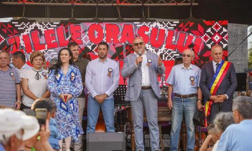 Ministrul Simona Bucura-Oprescu și președintele CJ Ion Mînzînă, la Ștefănești: “Să nu uităm nicio secundă să ne învățăm copiii să iubească România!”