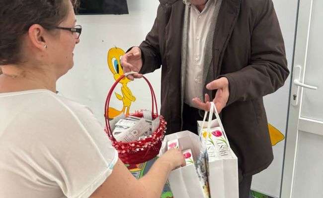 Primarul Dan Stroe a oferit mărțișoare doamnelor și domnișoarelor