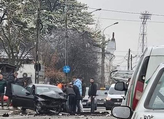 ACUM! Accident GRAV în Piteşti! Intervine DESCARCERAREA!
