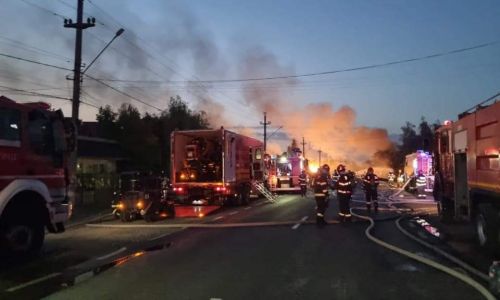 EXPLOZII puternice la Crevedia! Zeci de pompieri au fost răniți