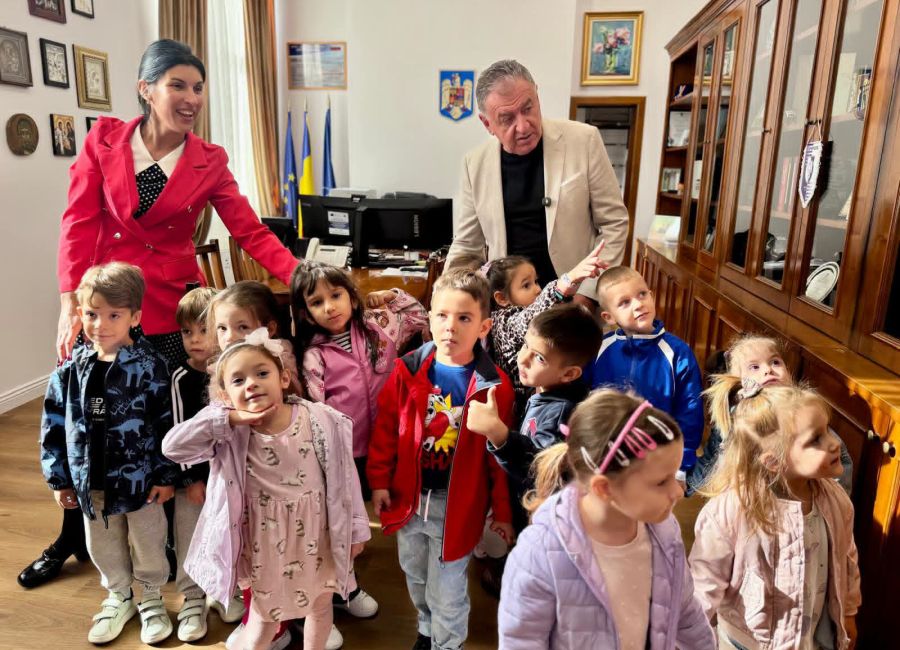 „Furnicuțele” au venit în vizită la Primăria Pitești!