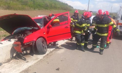 ACUM! Accident cu TREI MAȘINI în Argeș!
