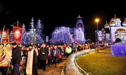 Sute de colindători vor concerta în centrul orașului Mioveni!