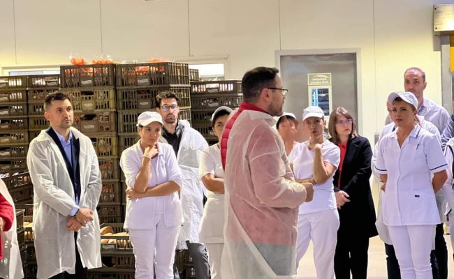 Echipa PSD Argeș, alături de producătorii autohtoni, în mijlocul angajaților de la “Româncuța”