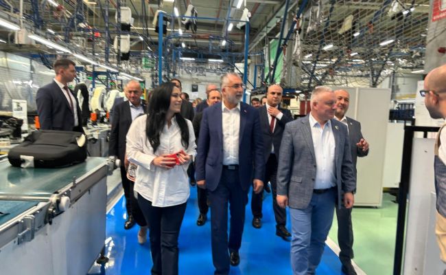 Ministrul Simona Bucura-Oprescu și omologul din Turcia, Vedat Işıkhan, vizită la două fabrici din Argeș