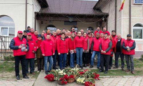 Echipa PSD Argeș, alături de oamenii din târgul de la Stâlpeni