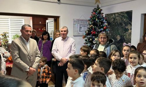 Primăria Bradu a răsunat de glasurile colindătorilor!