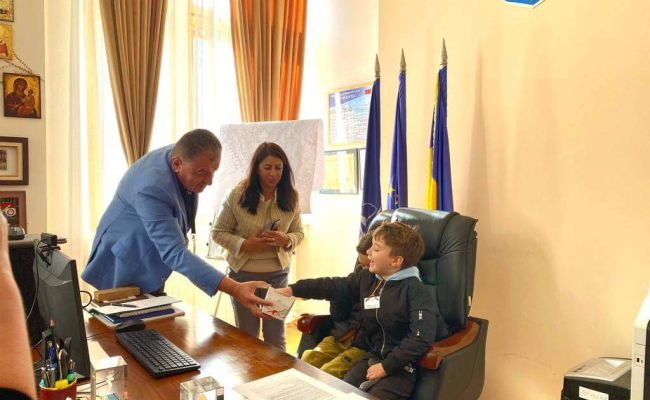 Primarul Cristian Gentea, întâlnire cu prichindeii de la o grădiniță din Pitești