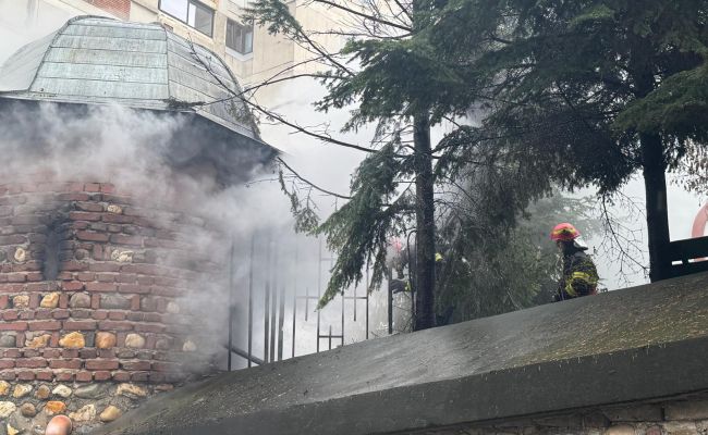Incendiu puternic lângă biserica Mavrodolu!
