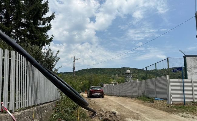 La Ștefănești continuă lucrările privind extinderea și reabilitarea rețelei de apă și canalizare!