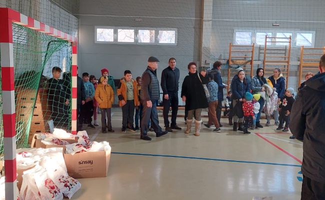 PSD Cocu, MOS CRĂCIUN pentru copiii din comună! Treninguri și dulciuri pentru toți elevii!
