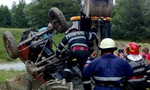 ACUM! Argeşean MORT după ce a fost STRIVIT de un tractor