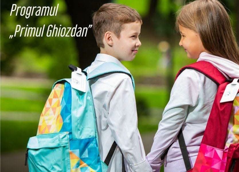 398 de copii din Mioveni încep școala cu ghiozdane și rechizite oferite gratuit